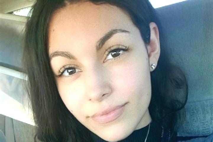 Chloe, 24 — Escort in Westview, United States