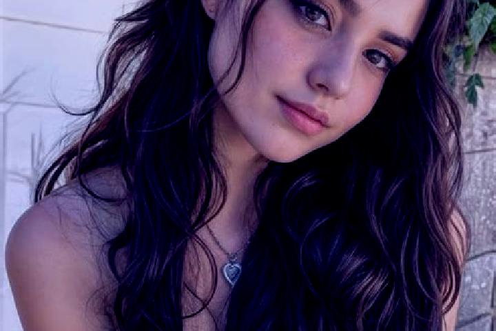 Chloe, 25, a black hazel-eyed slavic companion based in Vigellio. Offering Deep French Kissing, Couples, Party Girl. Available for incall and outcall, overni...