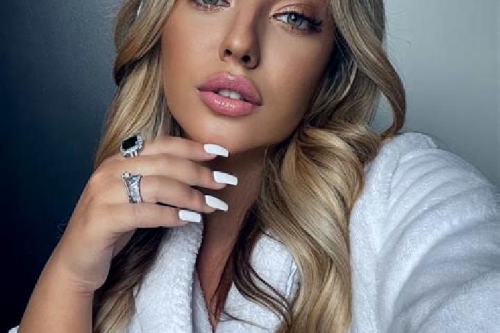 Chloe, 25, a blonde brown-eyed latina companion based in Torekov. Offering Roleplay, Girlfriend Experience, Fetish. Available for incall and outcall, day and...