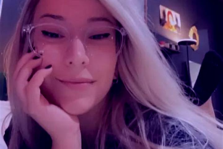 Chloe, 25, a blonde green-eyed caribbean companion based in Onze-Lieve-Vrouw-Waver. Offering OWO, A-Level, Dinner Date, Roleplay. Available for incall and ou...
