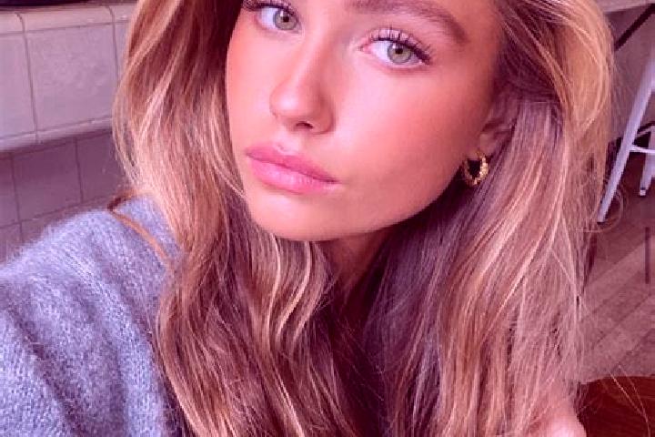 Chloe, 25, a blonde hazel-eyed mixed companion based in Healesville. Offering Fetish, GFE, A-Level. Available for incall and outcall, day and evening dates.