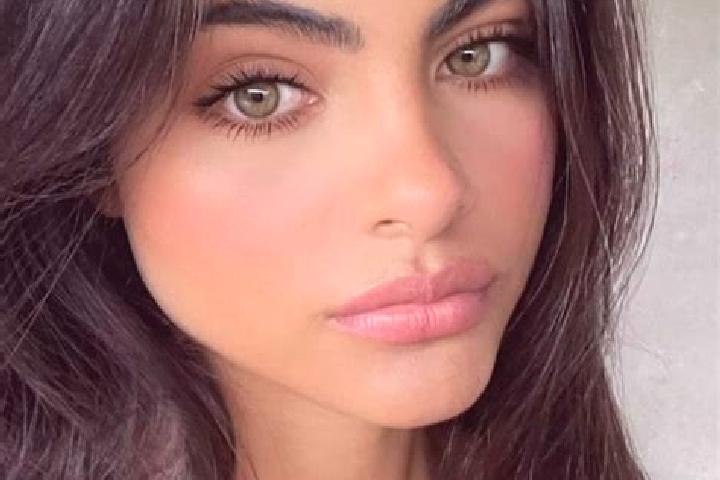 Chloe, 25, a brunette green-eyed caucasian companion based in Lavachha. Offering Erotic Massage, Dinner Date, A-Level, 69, OWO. Available for incall and outc...