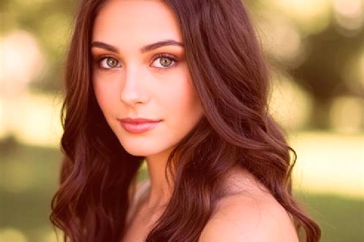 Chloe, 25, a brunette hazel-eyed middle eastern companion based in Santa Matilde. Offering Deep French Kissing, Party Girl, GFE, Couples. Available for incal...