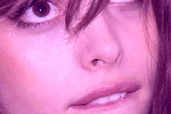 Chloe, 25, a chestnut dark-eyed european companion based in Mainque. Offering A-Level, GFE. Available for incall and outcall, overnight bookings available.