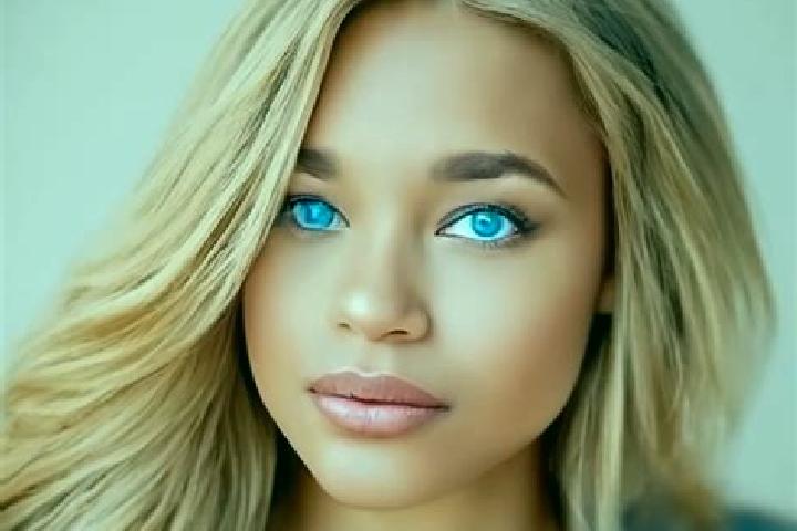 Chloe, 25, a dark blonde blue-eyed latina companion based in El Cristo. Offering Overnight, Roleplay, Dinner Date. Available for incall and outcall, overnigh...
