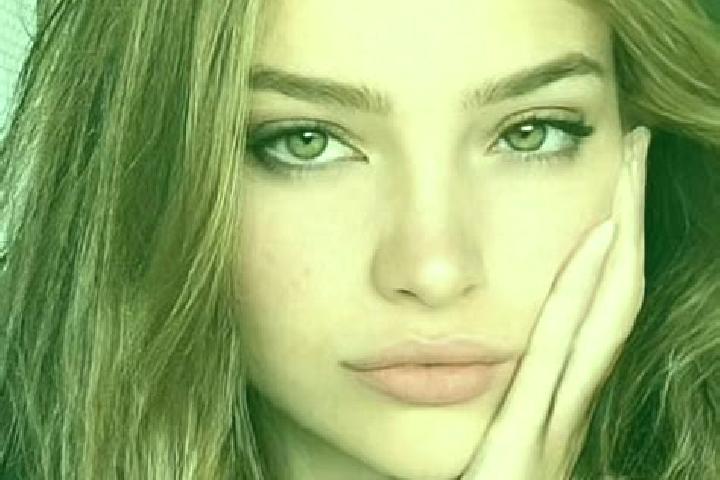 Chloe, 25, a dark blonde hazel-eyed asian companion based in Nudgee. Offering Overnight, CIM, Deep French Kissing, Erotic Massage. Available for incall and o...