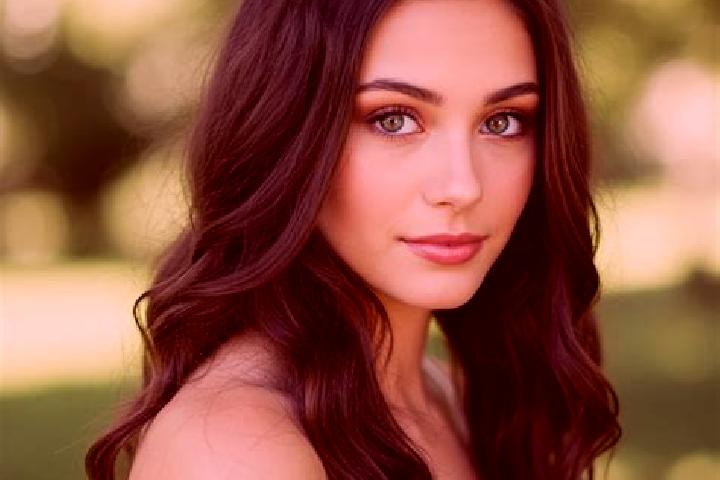 Chloe, 25, a dark blonde hazel-eyed caucasian companion based in Russkiy. Offering Roleplay, 69, Girlfriend Experience, Striptease, Dinner Date. Available fo...