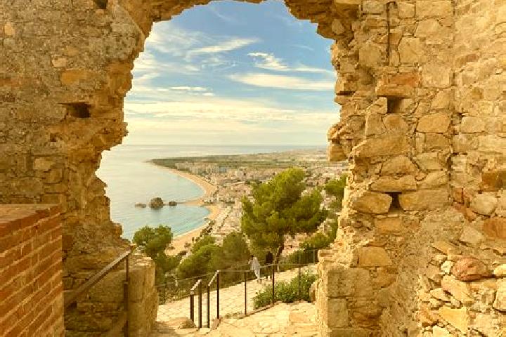 Chloe, 25 — Escort in Castell de Ferro, Spain