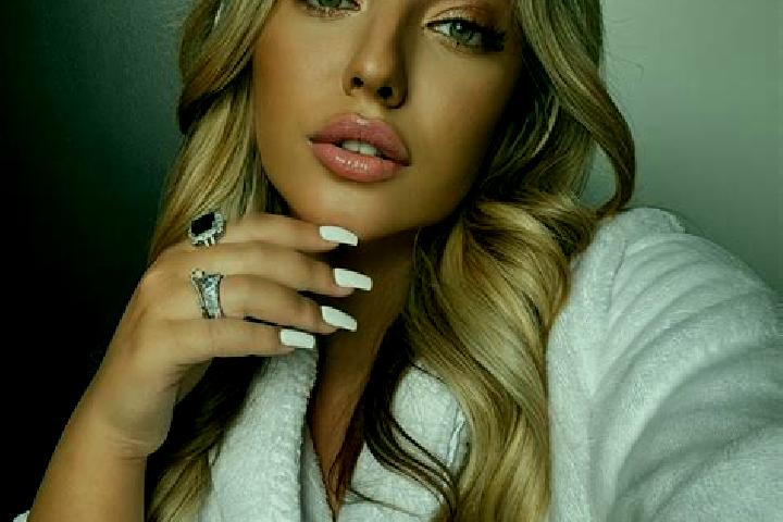 Chloe, 25 — Escort in Haubourdin, France