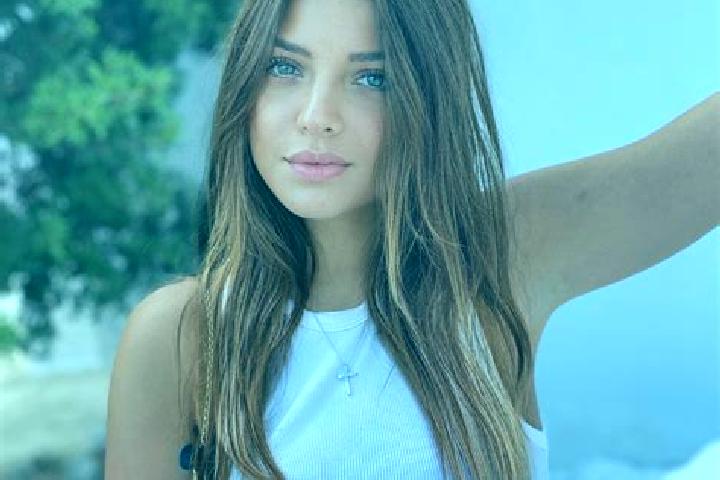 Chloe, 25 — Escort in Kato Mitrousi, Greece
