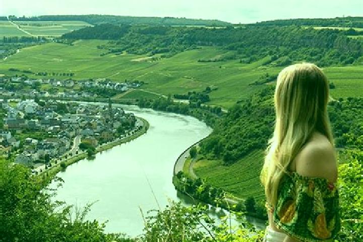 Chloe, 25 — Escort in Machtum, Luxembourg