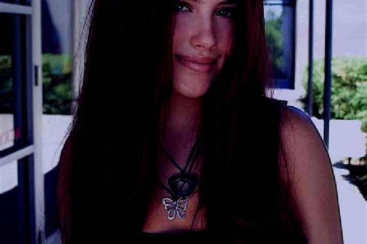 Chloe, 26, a auburn dark-eyed mixed companion based in Las Penas. Offering 69, Overnight, CIM. Available for incall and outcall, day and evening dates.