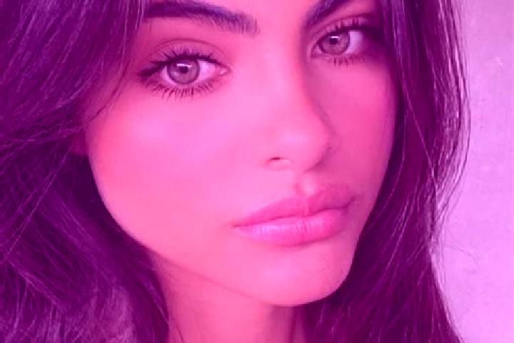 Chloe, 26, a brunette dark-eyed caucasian companion based in Jeminay. Offering Fetish, Duos, Massage. Available for incall and outcall, day and evening dates.
