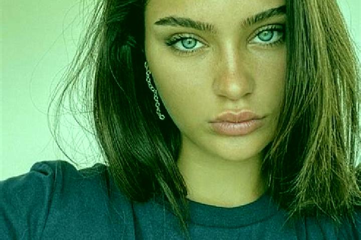 Chloe, 26, a brunette dark-eyed slavic companion based in Methven. Offering CIM, GFE, Striptease. Available for incall and outcall, day and evening dates.