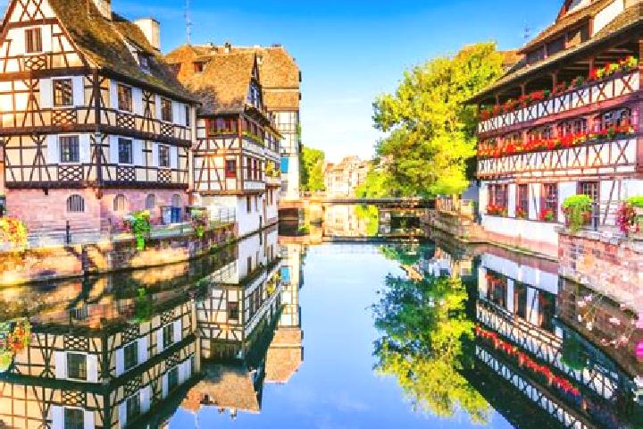Chloe, 26 — Escort in Bagard, France