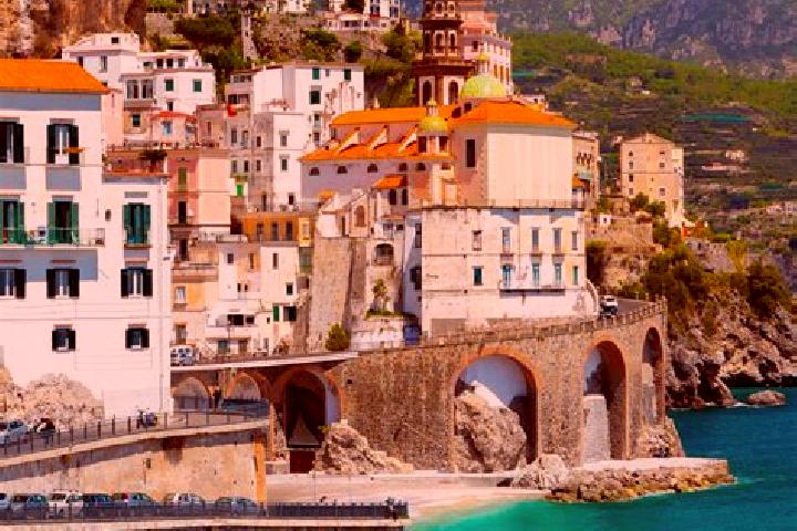 Chloe, 26 — Escort in Carpeneda, Italy