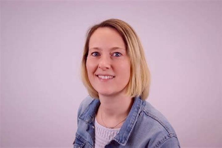 Chloe, 26 — Escort in Gehlert, Germany