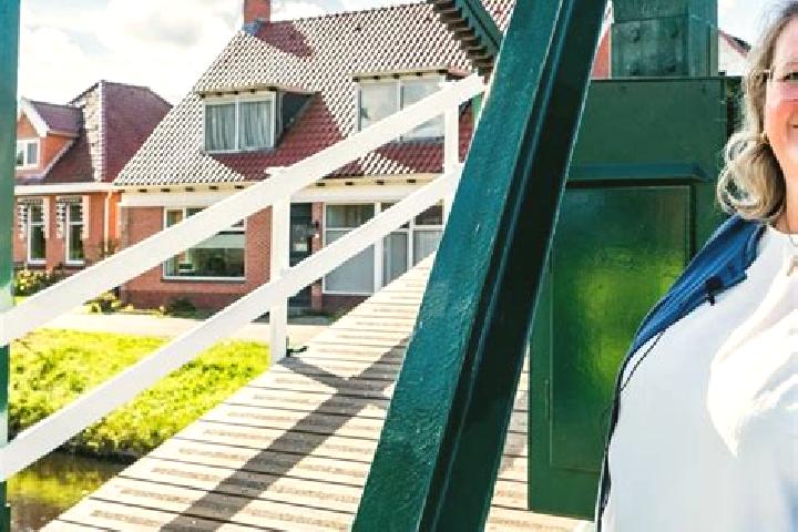 Chloe, 26 — Escort in Kiel-Windeweer, Netherlands