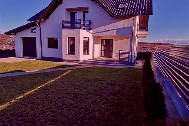 Chloe, 26 — Escort in Maritei, Romania