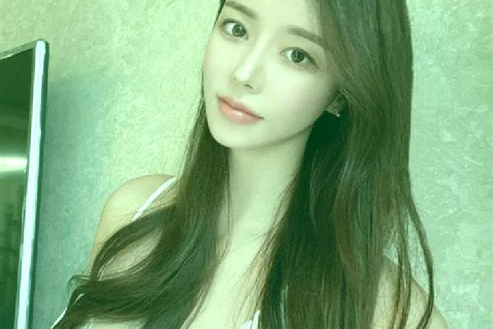 Chloe, 26 — Escort in Nangaraba, Indonesia