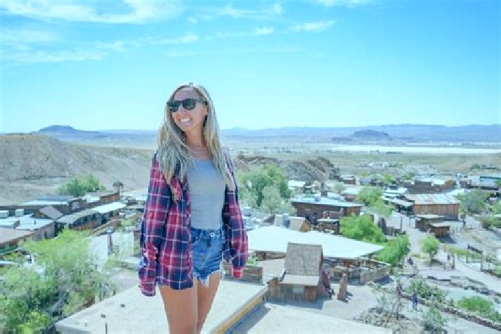 Chloe, 26 — Escort in Yermo, United States