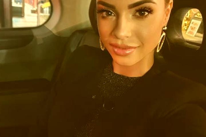 Chloe, 27, a auburn dark-eyed mediterranean companion based in Gwangjeok. Offering Tantra, Striptease, A-Level, Dinner Date. Available for incall and outcall...