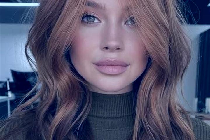 Chloe, 27, a auburn hazel-eyed slavic companion based in les Preses. Offering Massage, Tantra, BDSM. Available for incall and outcall, day and evening dates.