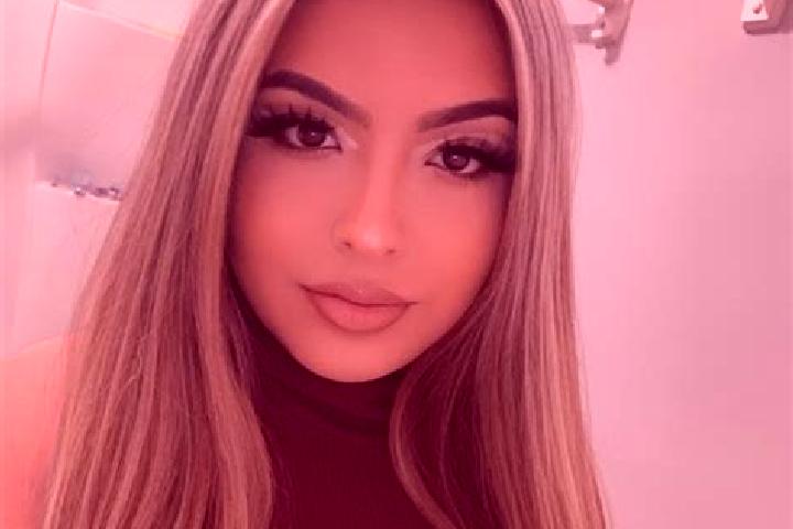 Chloe, 27, a blonde dark-eyed latina companion based in Vozdvizhenka. Offering Striptease, Duos. Available for incall and outcall, day and evening dates.
