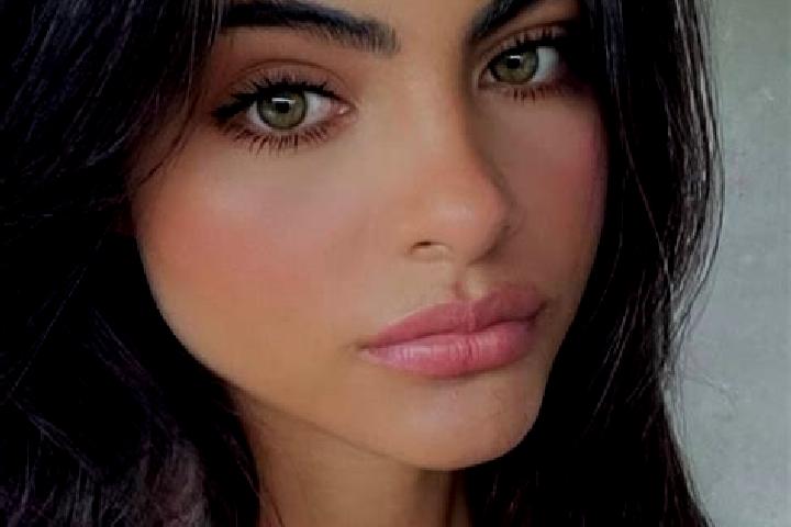 Chloe, 27, a chestnut hazel-eyed latina companion based in Ngamring. Offering Striptease, Domination, Overnight, Erotic Massage, A-Level. Available for incal...