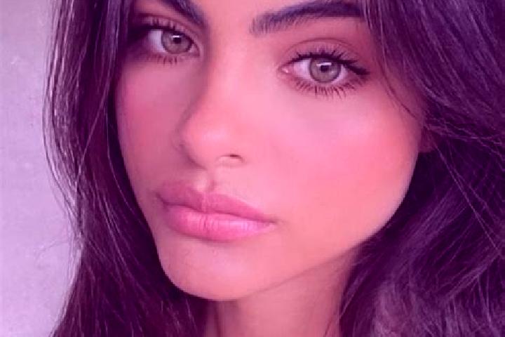 Chloe, 27, a red green-eyed european companion based in Timukpeken. Offering Duos, Domination, Tantra. Available for incall and outcall, day and evening dates.