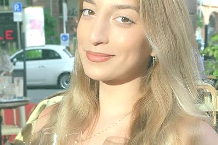 Chloe, 27 — Escort in Ellerstadt, Germany