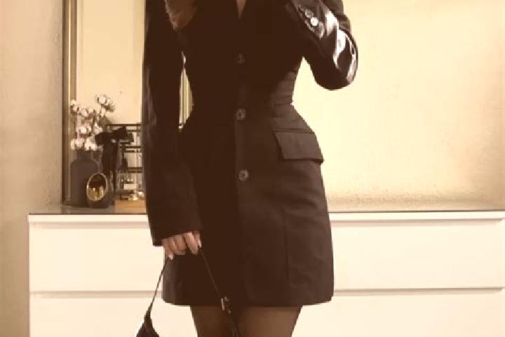 Chloe, 27 — Escort in La Viste, France