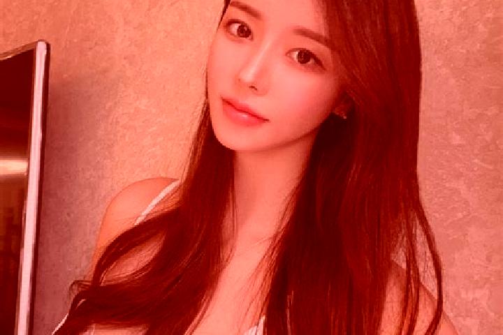 Chloe, 27 — Escort in Prilog, Romania