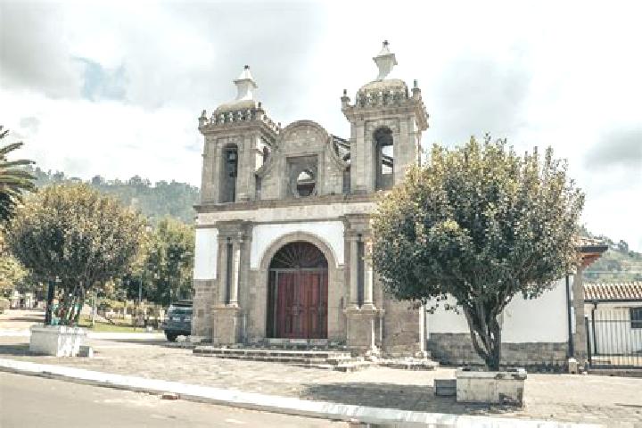 Chloe, 27 — Escort in San Bartolome de Pinllo, Ecuador