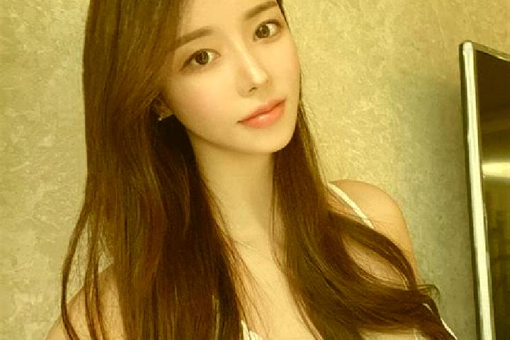 Chloe, 27 — Escort in Song, Malaysia