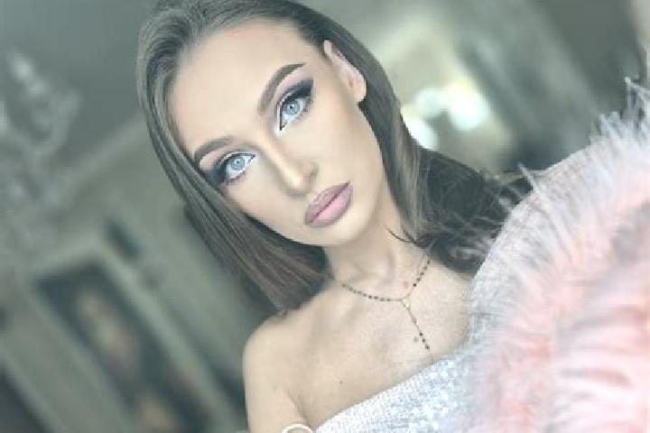 Chloe, 27 — Escort in Zaicesti, Romania