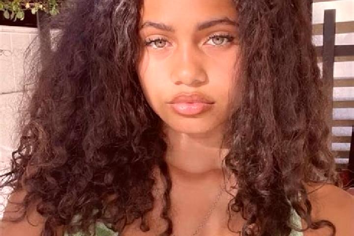 Chloe, 28, a black green-eyed mixed companion based in Pimpi. Offering Striptease, Erotic Massage, Fetish, Roleplay, Domination. Available for incall and out...