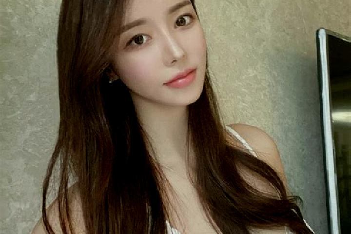 Chloe, 28 — Escort in Beizang, China
