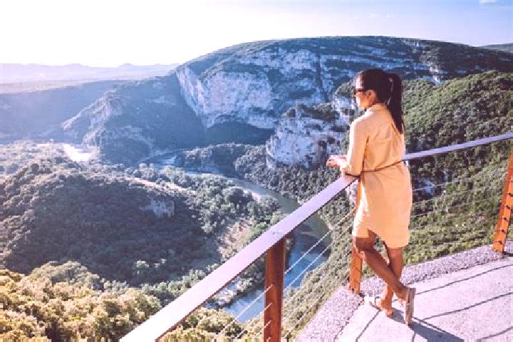 Chloe, 28 — Escort in Les Cheres, France
