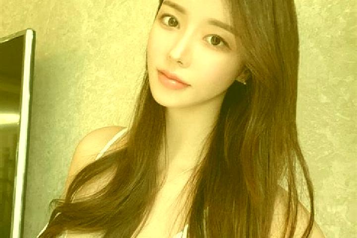 Chloe, 28 — Escort in Sikabaluan, Indonesia