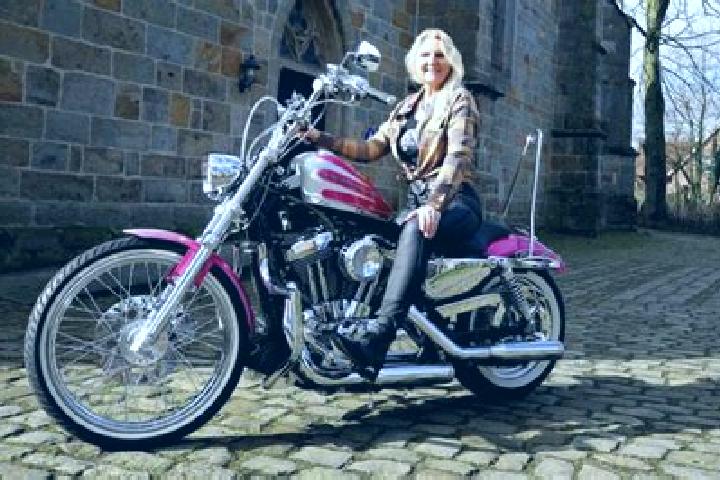 Chloe, 28 — Escort in Tecklenburg, Germany