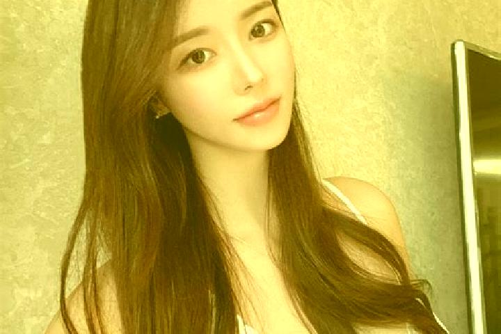 Chloe, 28 — Escort in Yaotun, China