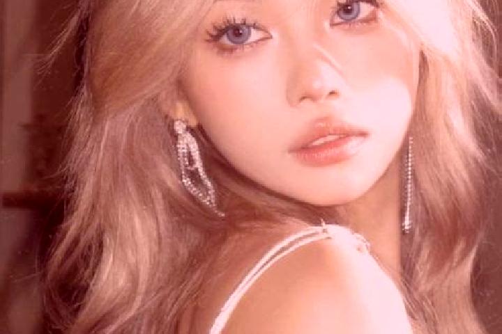 Chloe, 29, a blonde blue-eyed asian companion based in Liu an. Offering Striptease, Duos. Available for incall and outcall, overnight bookings available.