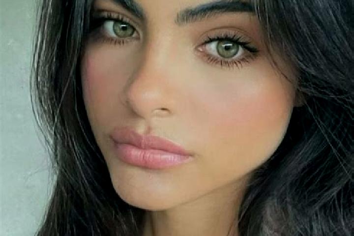 Chloe, 29, a brunette hazel-eyed mediterranean companion based in Zagorskie Dali. Offering Overnight, Tantra, Travel Companion, Domination, 69. Available for...
