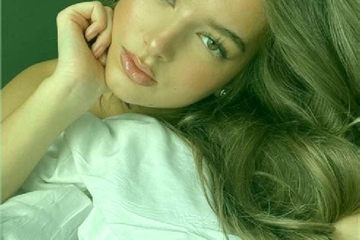Chloe, 29, a chestnut green-eyed latina companion based in Neroth. Offering CIM, GFE, Overnight, Deep French Kissing, OWO. Available for incall and outcall, ...