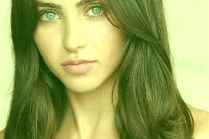 Chloe, 29, a chestnut hazel-eyed latina companion based in Jordan. Offering A-Level, Striptease, CIM. Available for incall and outcall, day and evening dates.