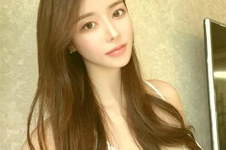 Chloe, 29 — Escort in Choushui, China