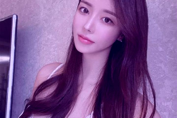 Chloe, 29 — Escort in Dagyolu, Turkey