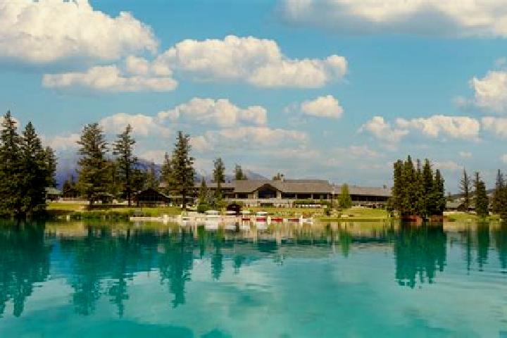 Chloe, 29 — Escort in Jasper Park Lodge, Canada