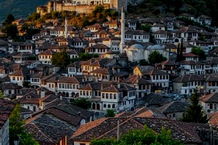 Chloe, 29 — Escort in Kote, Albania
